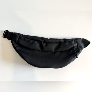Everlane Renew Transit Fanny Pack in Black